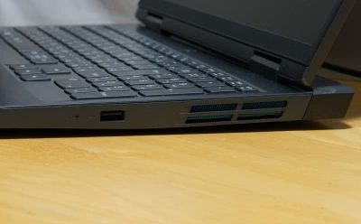 IdeaPad gaming 370iの右側側面